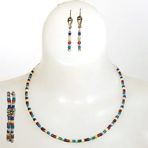A picture of the chaquira set, this set comes in a multi color.