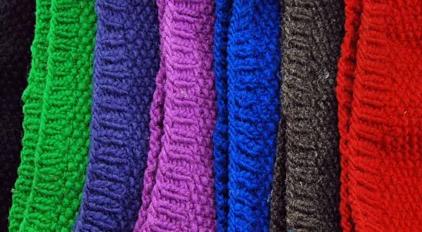 close up of the clara headband showing the colors and the stitching