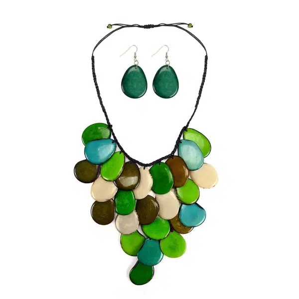 A picture of the green waterfall necklace.