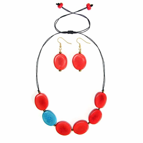 A picture of the caramelo set, a tagua bead necklace, that come in red tagua beads.