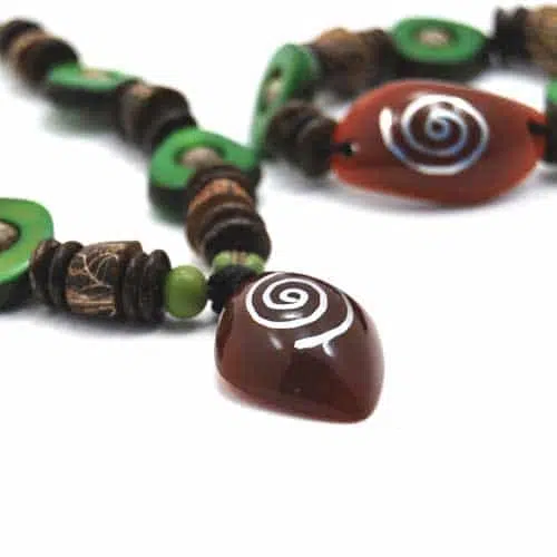 A close up picture of the reconstituted tagua set, made from coconut accents.