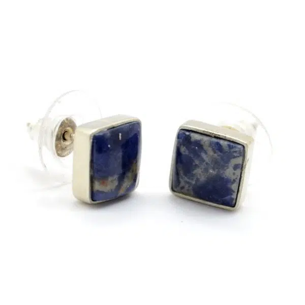 A close up picture of the fiori stud earring, with a square that is colored blue.