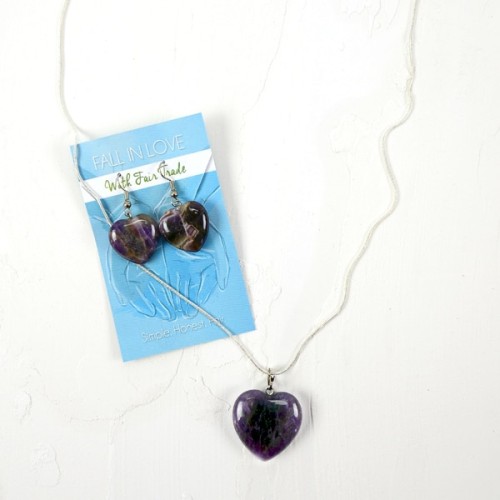 A picture of the purple heart and heart earrings.