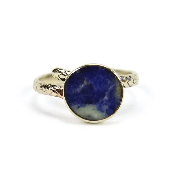 A close up picture of the stone labrado ring, showing it brightly colored semi precious stone.