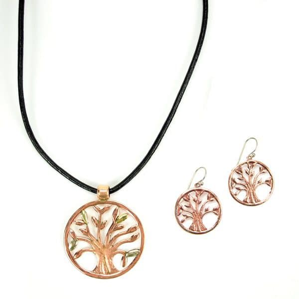 A picture of the bronze vida necklace and earrings.
