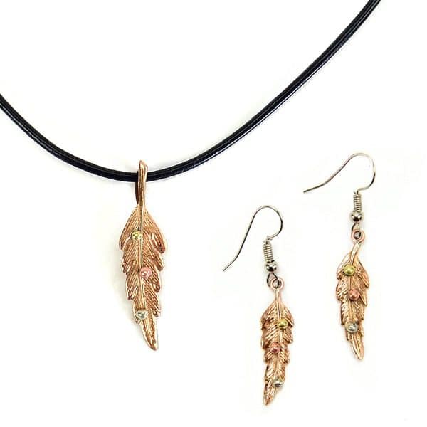 A picture of the long leaf necklace and earrings.