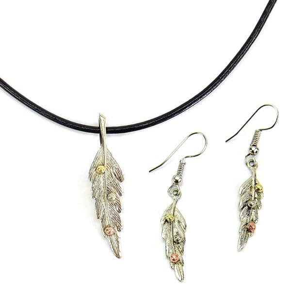 A picture of the long leaf necklace and earrings.