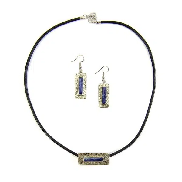 A picture of the blue earrings and necklace.