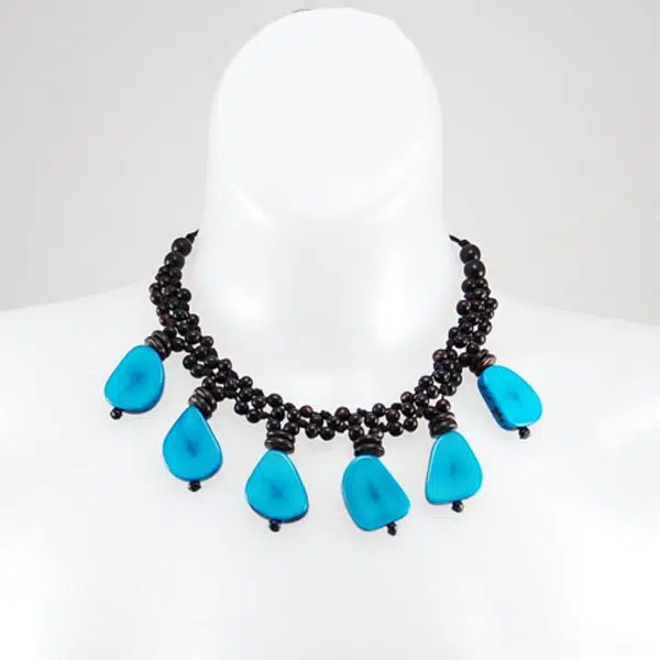 A picture of the blue necklace from the achira six slice set.