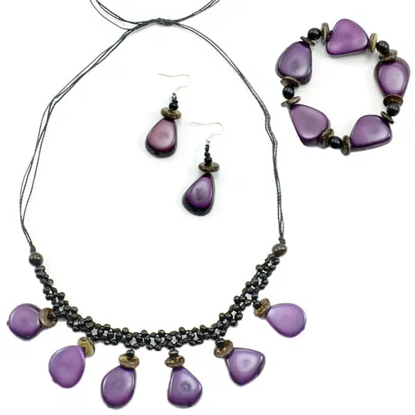 A picture of the achira six slice set in the color purple.