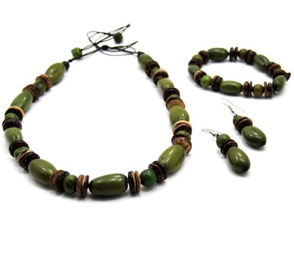 A picture of the taguilla strand set, coming in the color green.