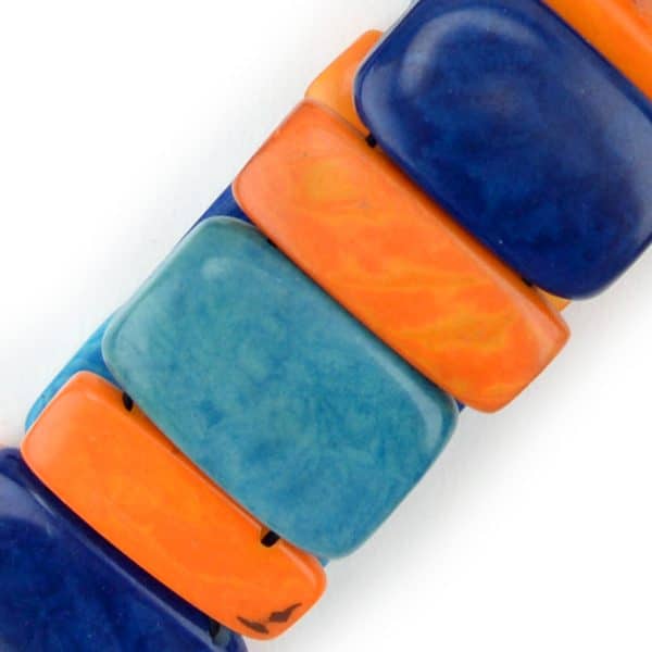 A close up picture of the gradient bracelet.