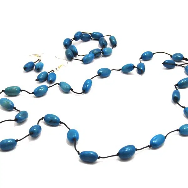 A picture of the olive strand set, bisola seeds strung together, comes in a verity of colors, this color is blue.