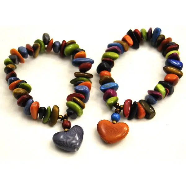 A picture of the suspended heart anklet bracelet, the color of the bracelets come in multi.