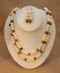 A picture of the tagua pearl set, this set includes earrings and a new lace.