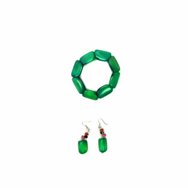 A picture of the green chunky bracelet and earrings set.