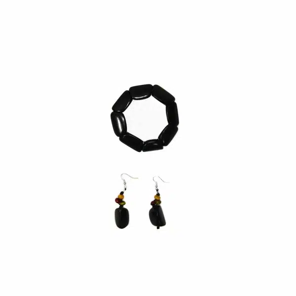 A picture of the chunky bracelet and earrings.