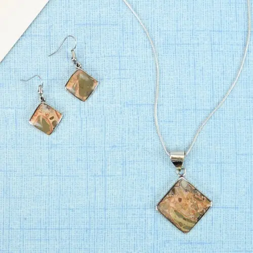 A picture of the brown stone solo set, comes with a necklace and earrings.