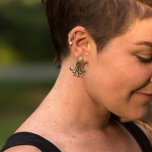 A young women wearing the ear jacket studs.