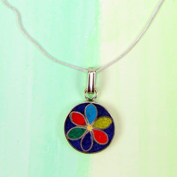 A picture the vivid necklace, with flower in the middle.