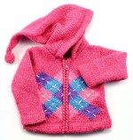 A hooded sweater with argyle pattern on the front, comes in feminine tones