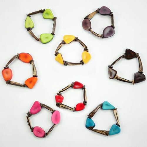 The coco tooth and slice bracelet, comes in a verity of colors those colors are, green, purple, yellow, black, orange, red, pink, and turquoise.