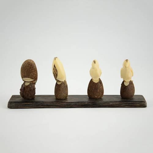 tagua carving progression, shows you how the carving is made