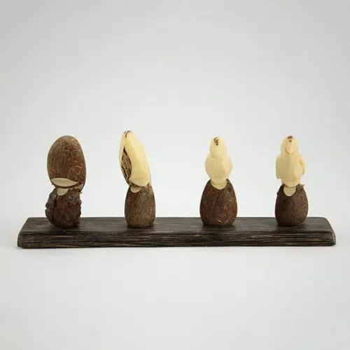 tagua carving progression, shows you how the carving is made