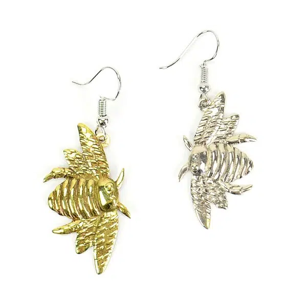 A picture of the bumblebee earrings, coming in the color of gold and silver.