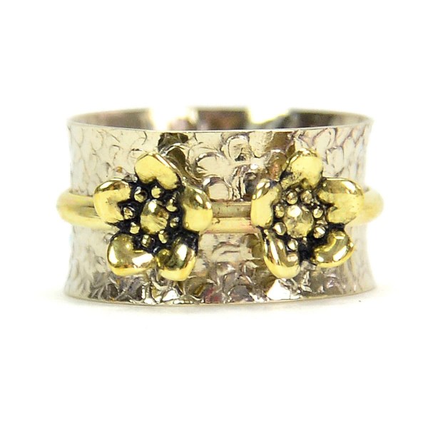 A close up picture of the flower movement rings.