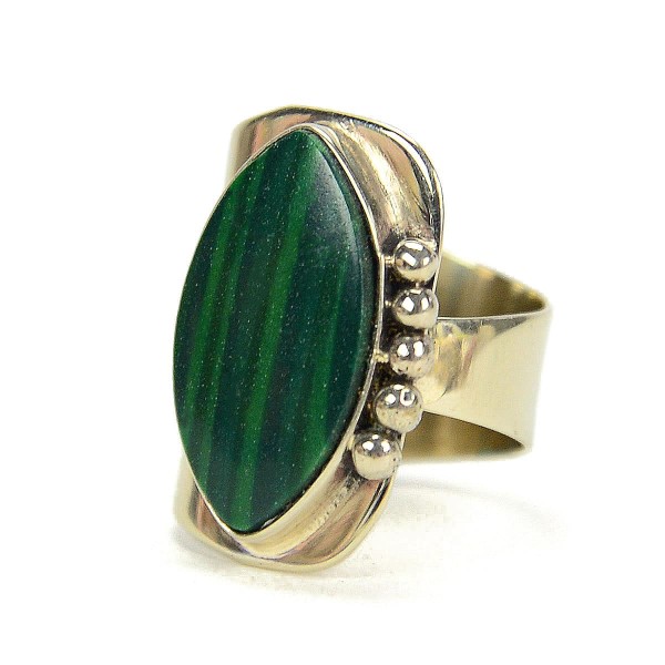 A side picture of the green vessi ring.