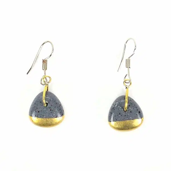 A picture of the gilded simple earrings.