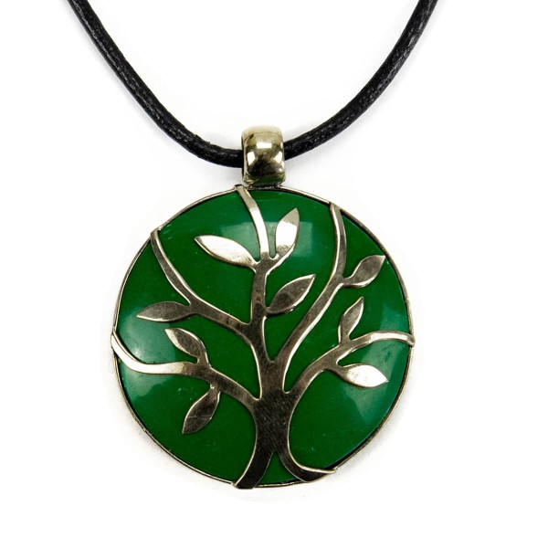 A picture of a green sylvan stone necklace.