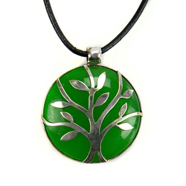 A picture of a green sylvan stone necklace.