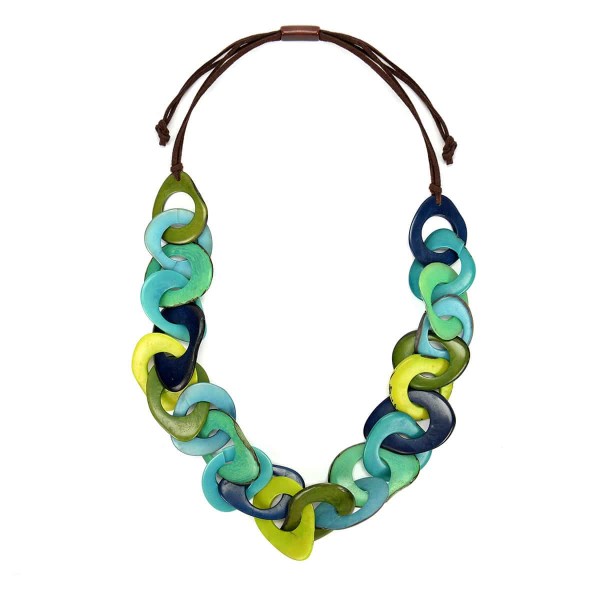 A picture of the aqua cadena necklace.