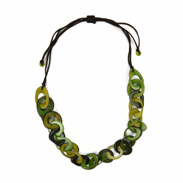 A picture of the green cadena necklace.