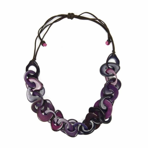 A picture of the purple cadena necklace.