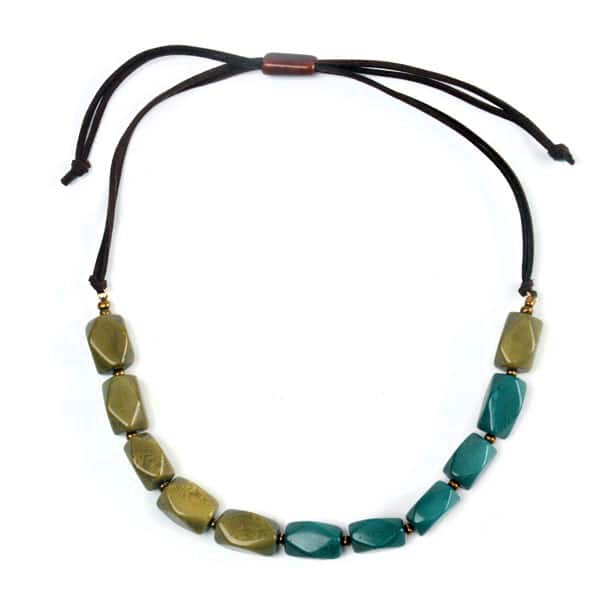 A close up picture of the olive style for the facet necklace.