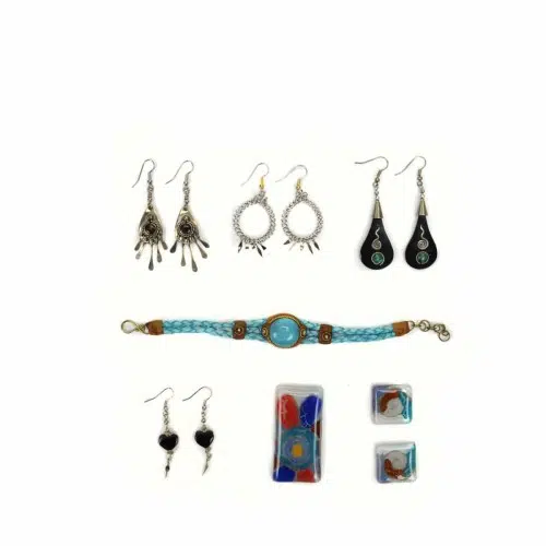 A picture of a bunch of different jewelry’s in a bundle.