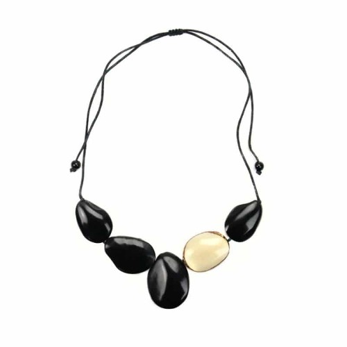 A picture of the black and white cinco tagua necklace.