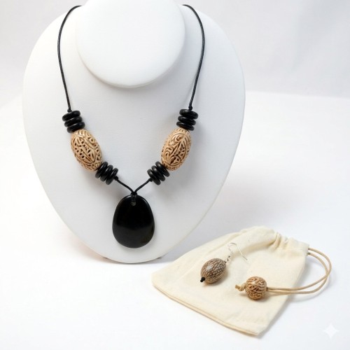 Slice Necklace in Bag